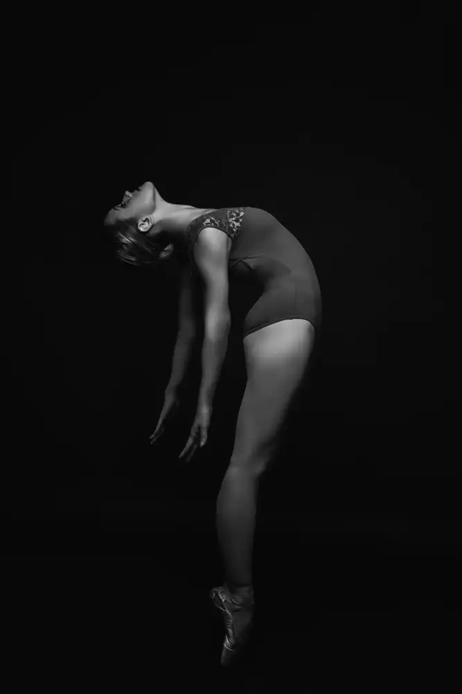 Jinsiy aloqa uchun yolgiz va yalangoch ayollar fotosuratlari