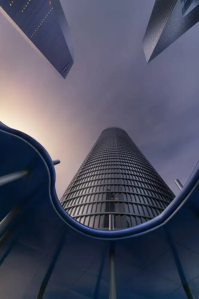 Dueso, Ruiz Jorge: Between buildings