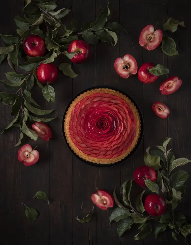 Popescu, Diana: Redlove apples frangipane tart