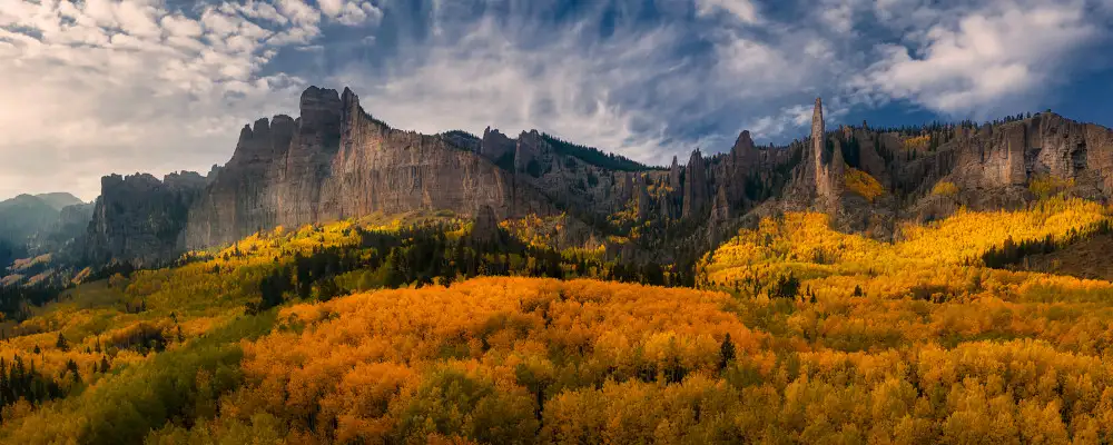 Xu, Mei: Golden Carpet under Castle Rocks