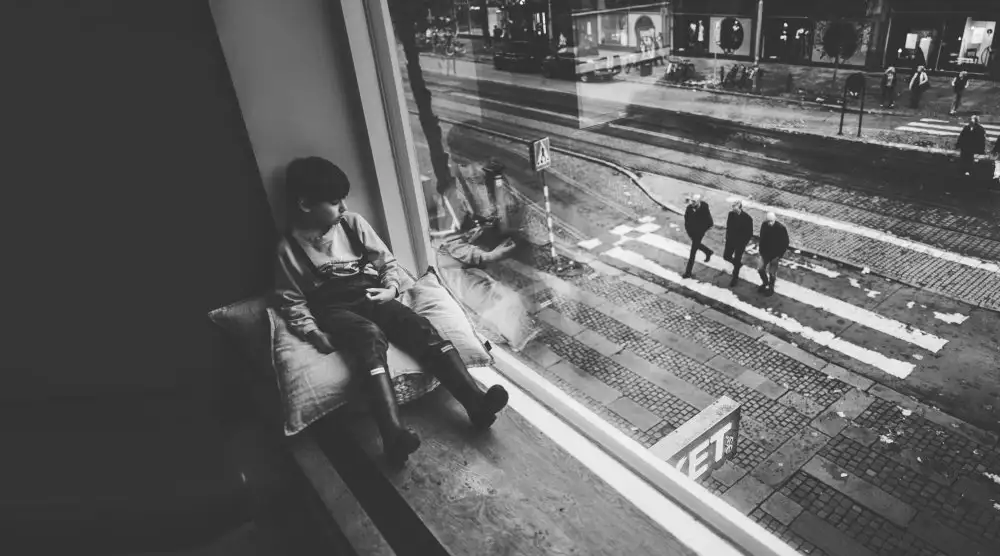 Ogazzi, Alex: Looking Out