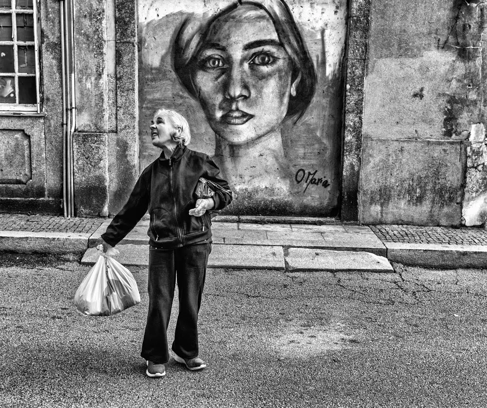 Klabus, Aleš: Dancing in the street of Porto