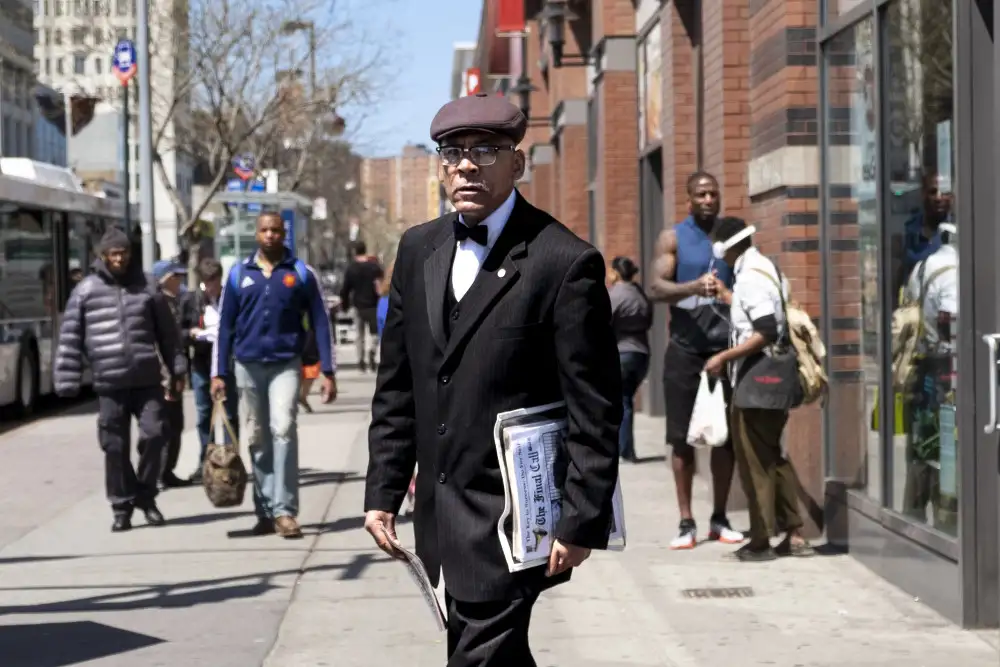 Abreu, Pablo: Street newsboy