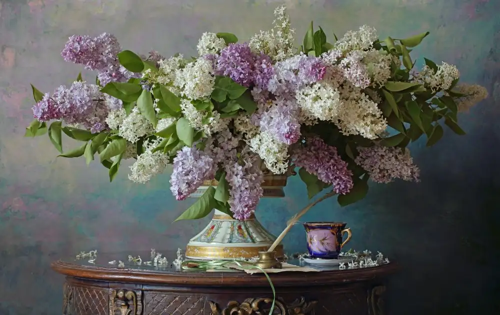 Morozov, Andrey: Stillleben mit lila Blumen