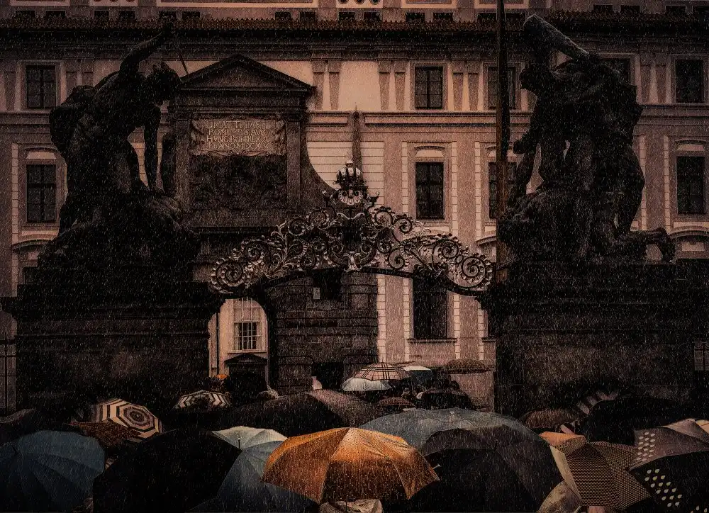 Simongulashvili, Natalia: Umbrellas.