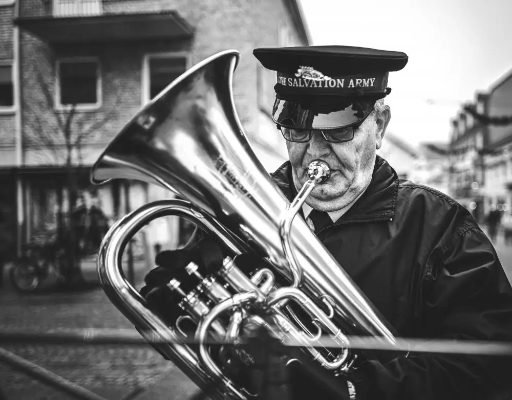 Ogazzi, Alex: The salvation army