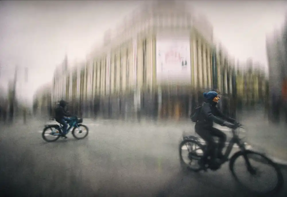 Ariel, Ariel: A street in Paris