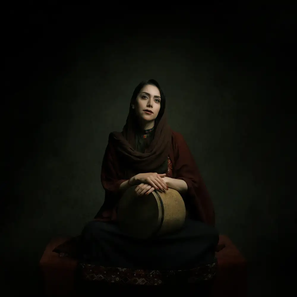 Hasheminasab, Moein: Ragazza persiana