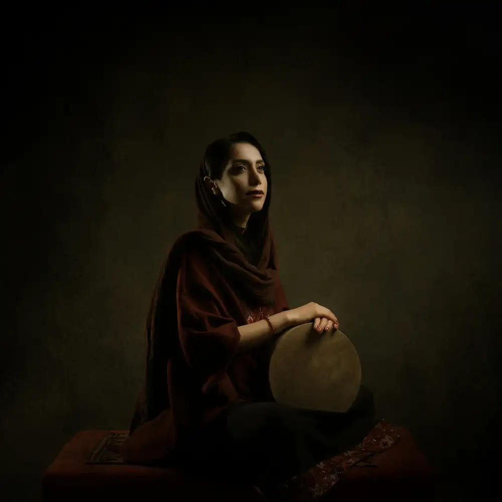 Hasheminasab, Moein: Ragazza persiana