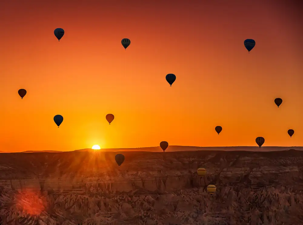 Reza, Nayyer Sayyed: Balloons at Dawn