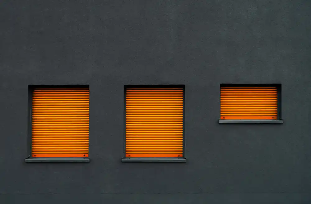 Günther, Hans: Graue Fassade