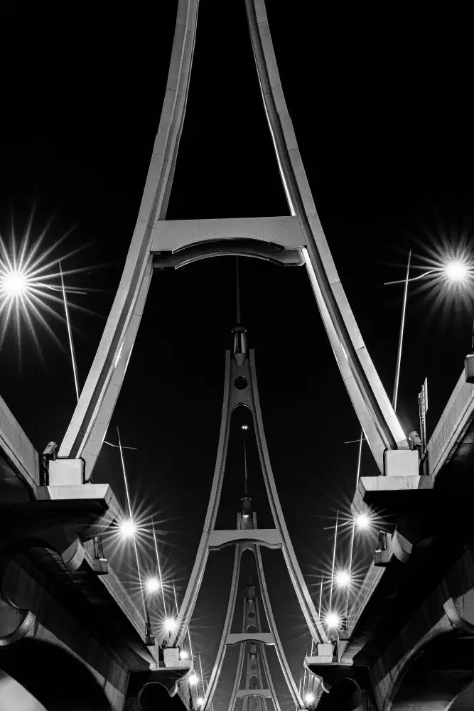 Dimdik, Hasan: Under the Bridge