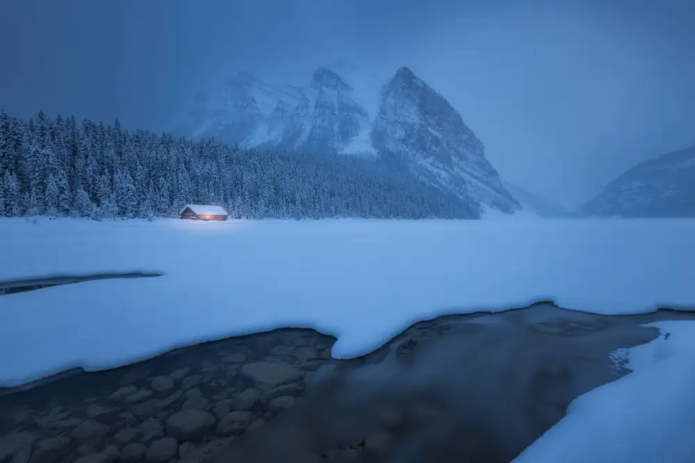 Zhang, Dennis: Mattina Blue Time in una giornata di neve