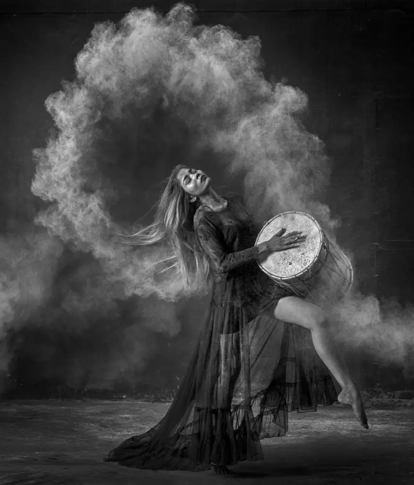 Hartojo, Muliani Angela: Dance with Drum