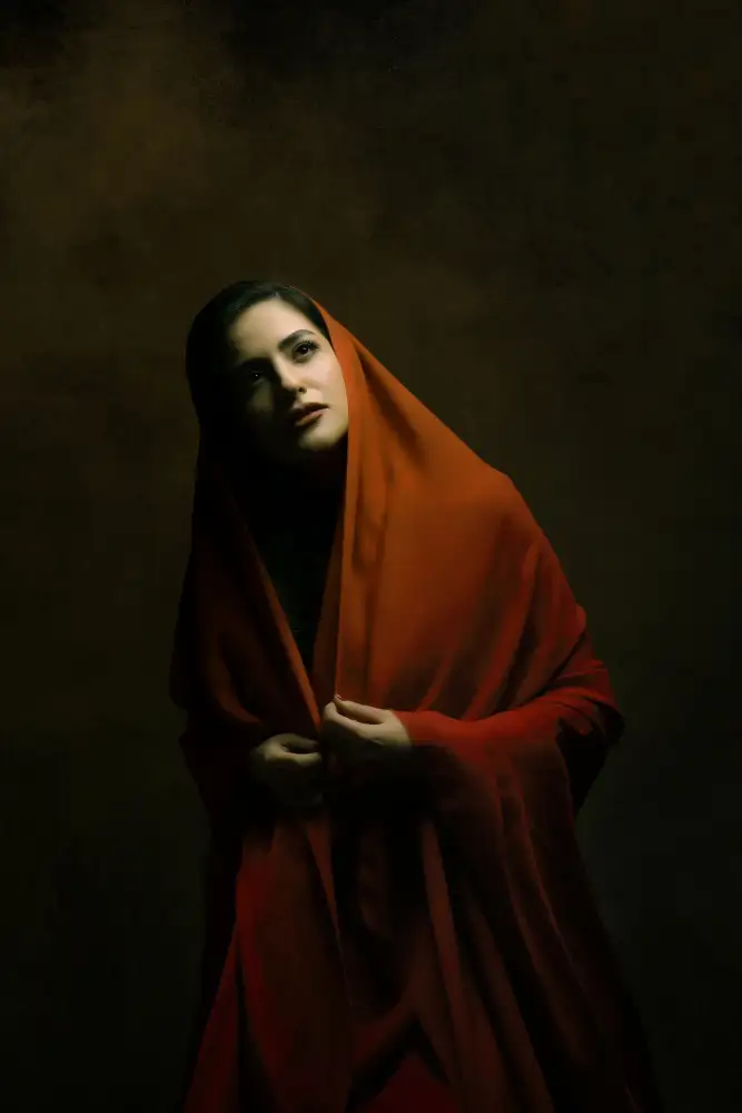 Hasheminasab, Moein: Ragazza persiana