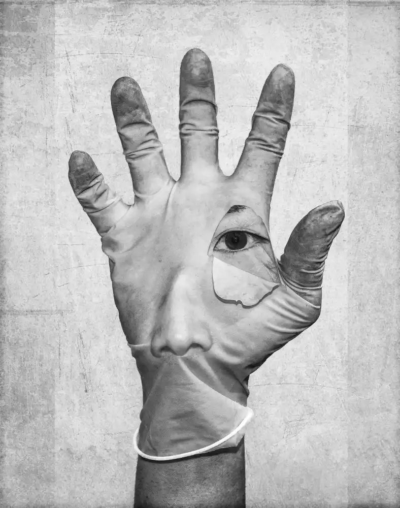 Suzuki, Takashi: Torn gloves