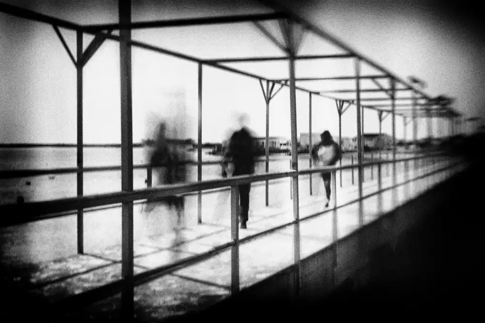 Tänzer, Ina: on the bridge