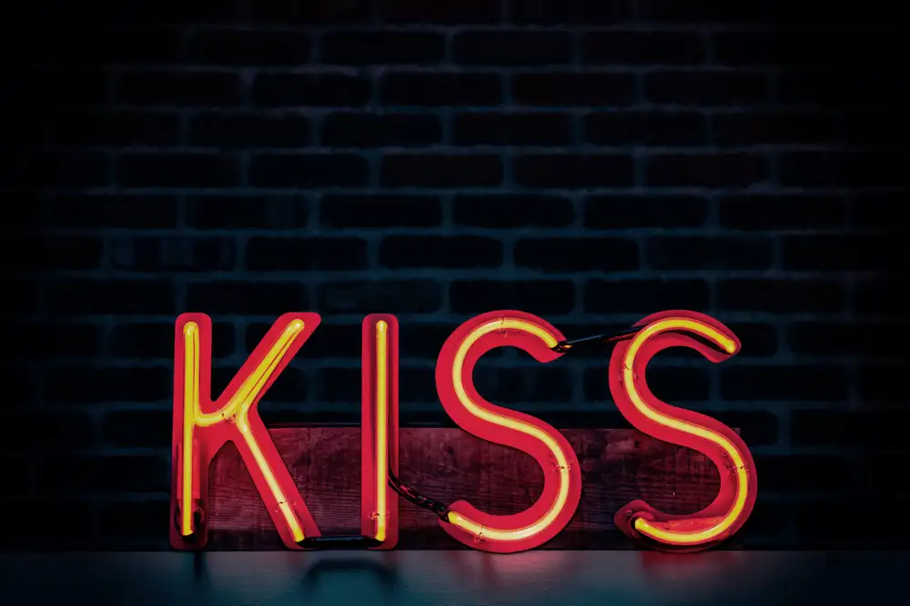 Mossholder, Tim: Kuss in Neon