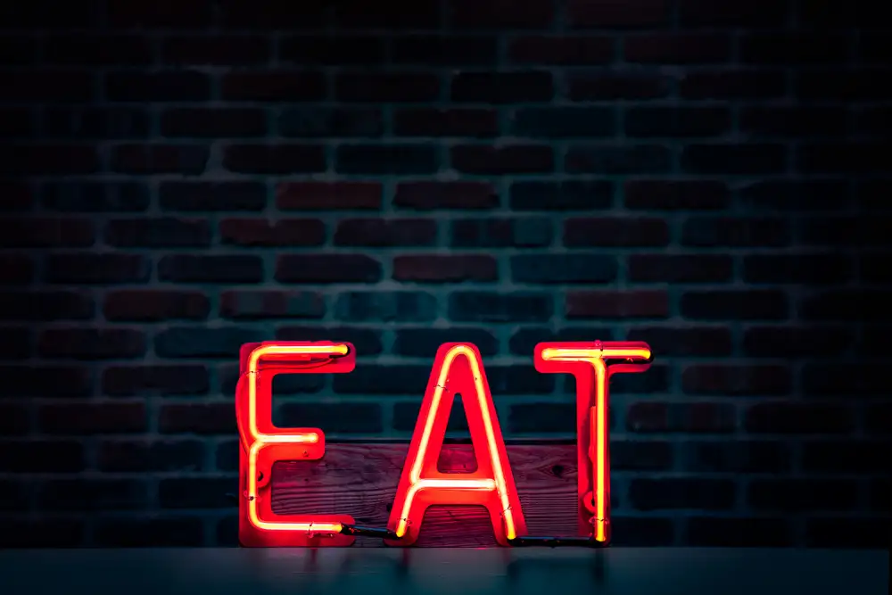 Mossholder, Tim: Essen Sie in Neon