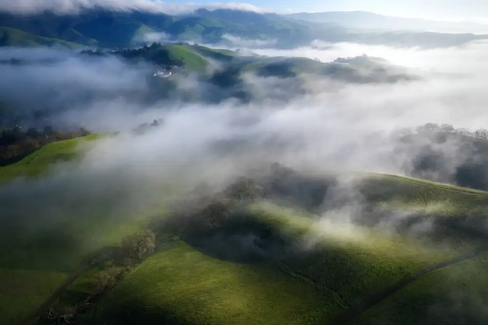 Chengming: Foggy Hills