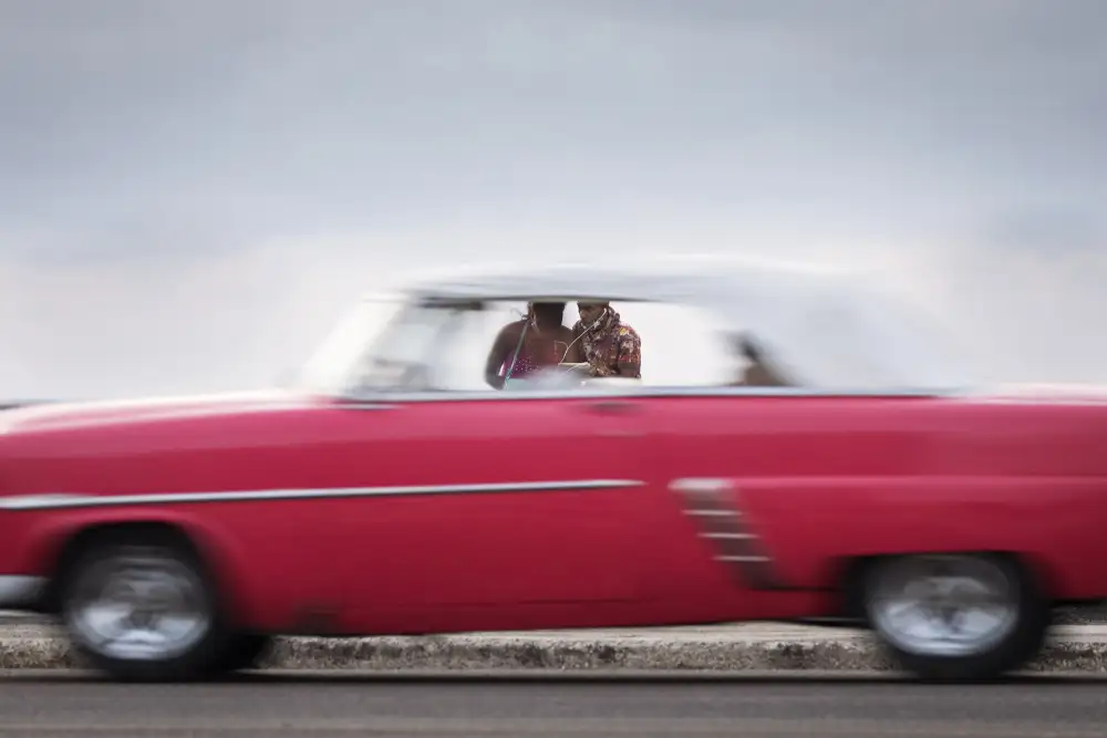 Mirica, Dan: Thru the window - Havana, Cuba
