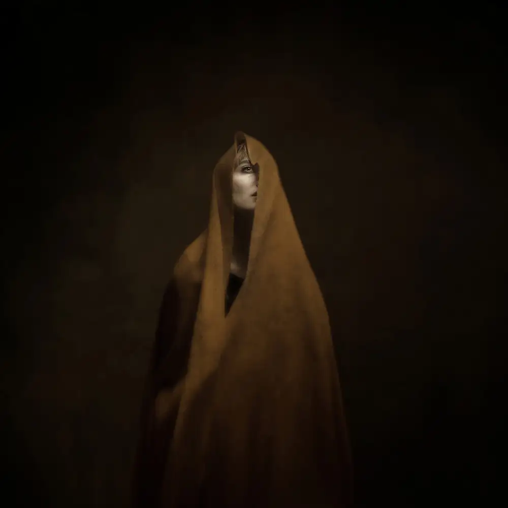 Hasheminasab, Moein: Ragazza persiana