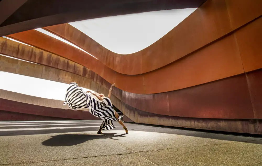 Levy, Sharon: Dancing along the curve