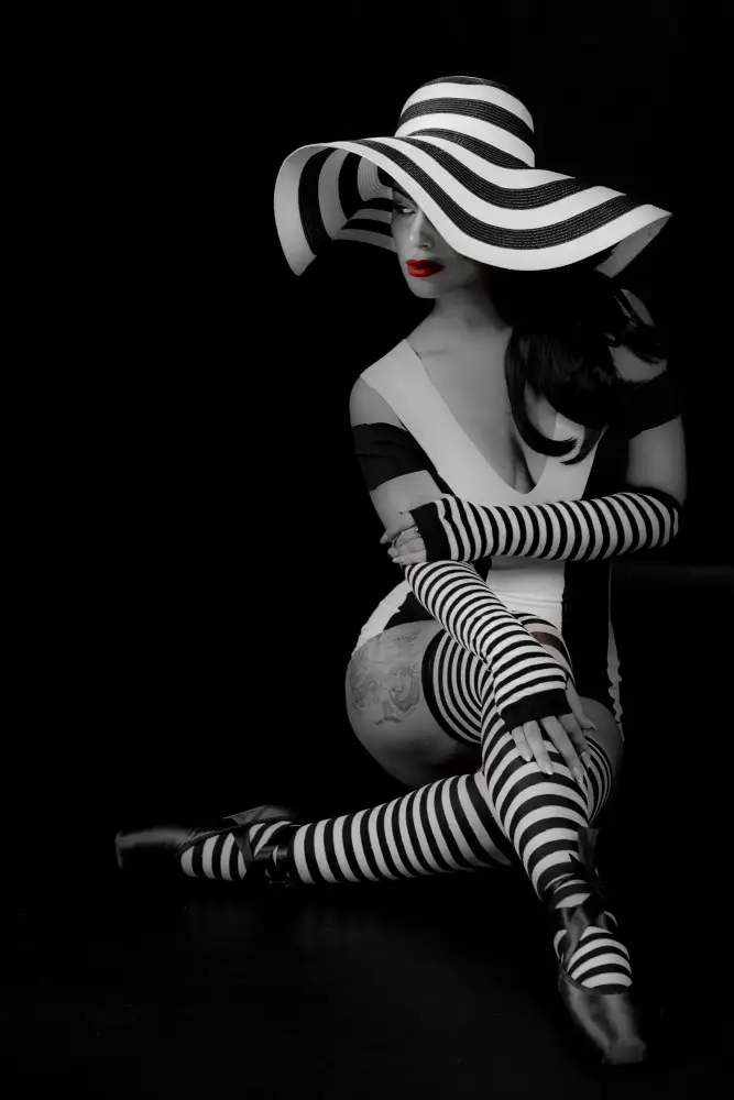 Alcalay, Eyal: red on black and white