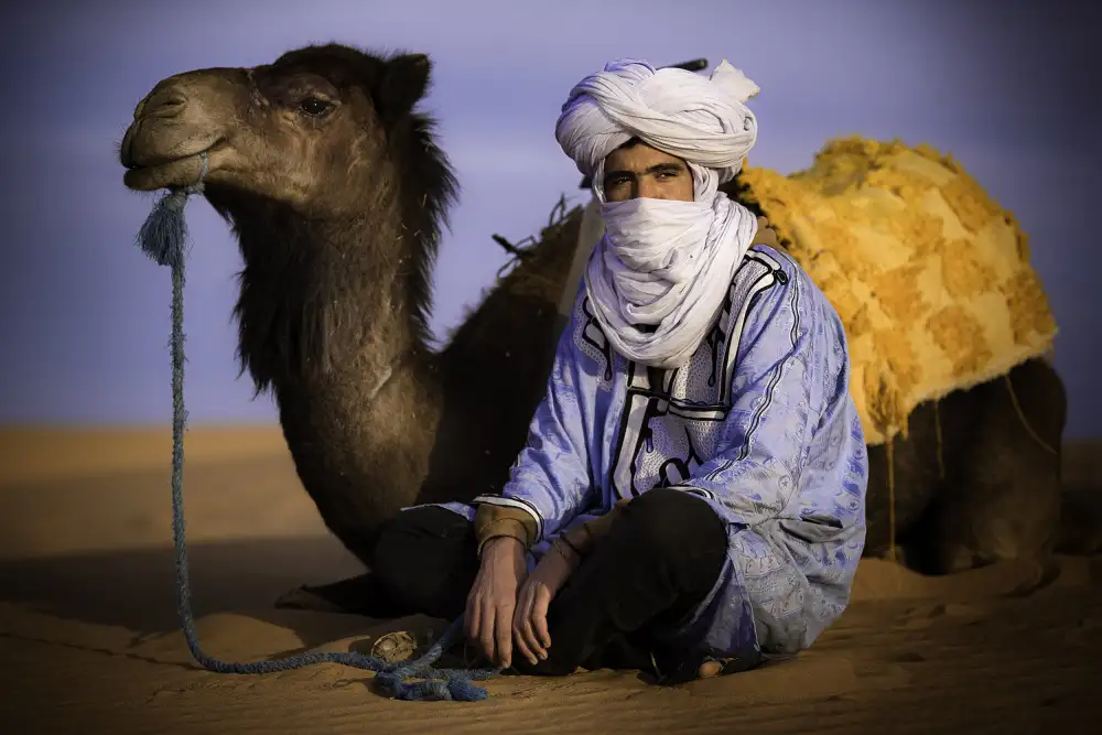 Raskin, Moris: Sahara man