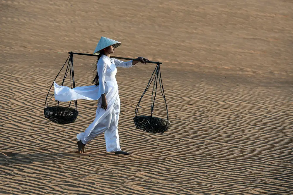 Perovich, Irene: Walking on the dunes