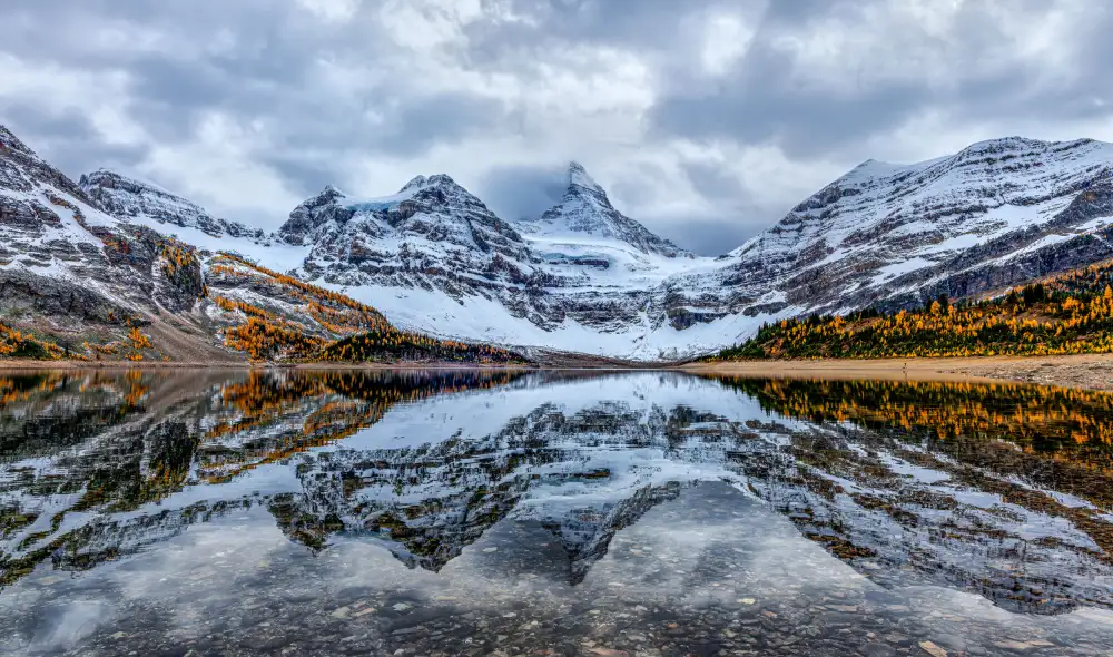 Lin, Ning: Assiniboine reflection