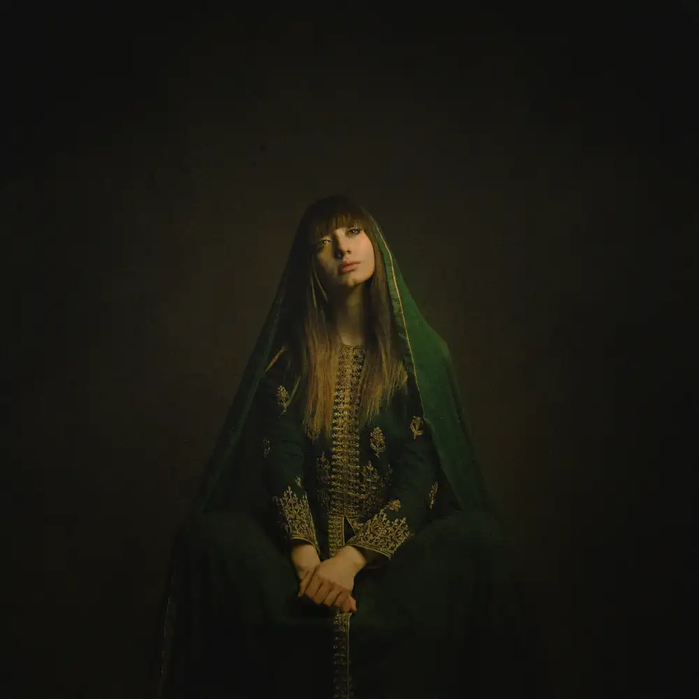 Hasheminasab, Moein: Ragazza persiana