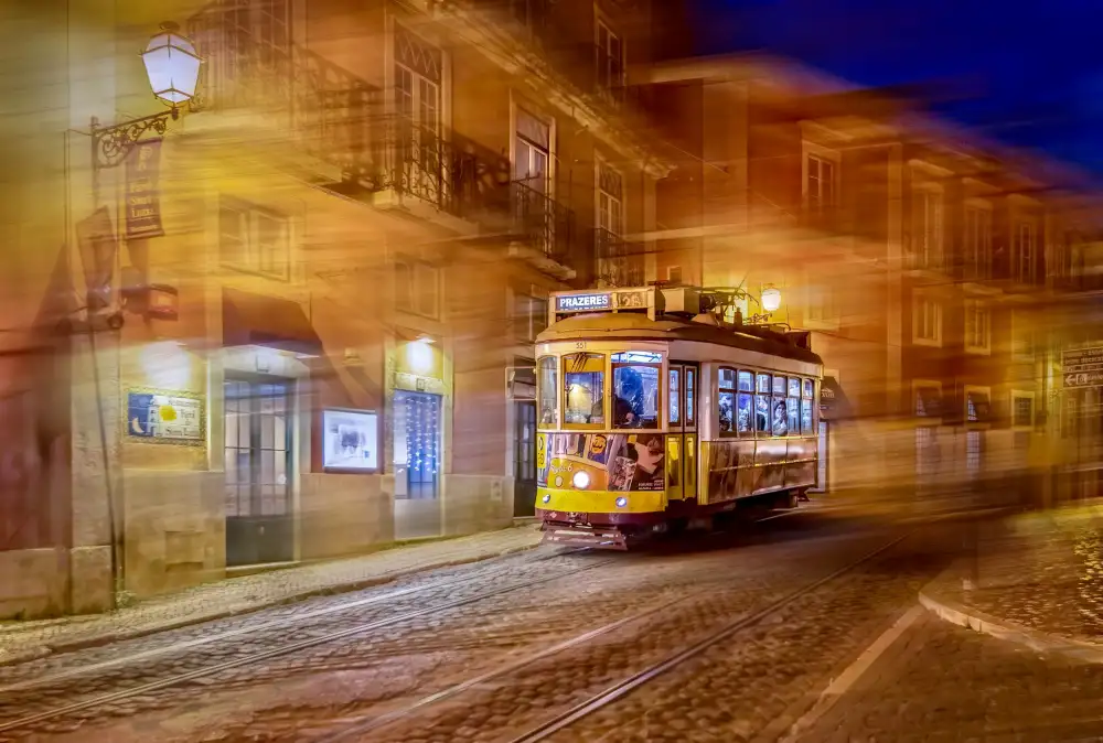 Zeng, Kenneth: TRAM 28 v noci