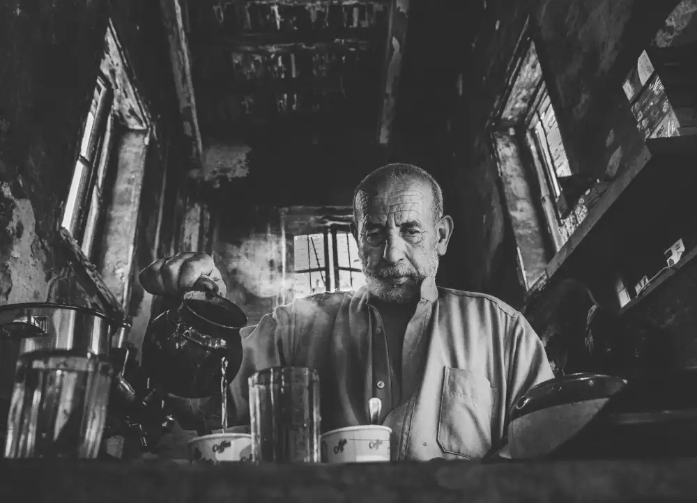 Ragab, Hesham: Pour the tea