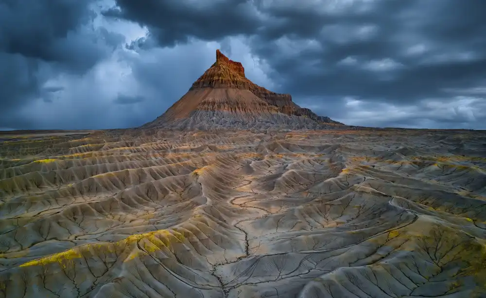 Zheng, Michael: Factory Butte vor einem Gewitter