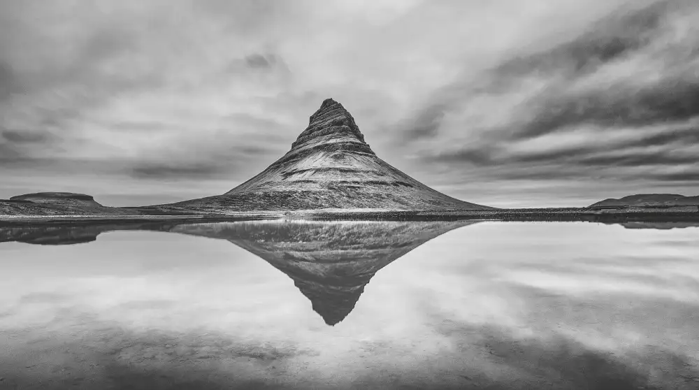 May, G.: Symmetry