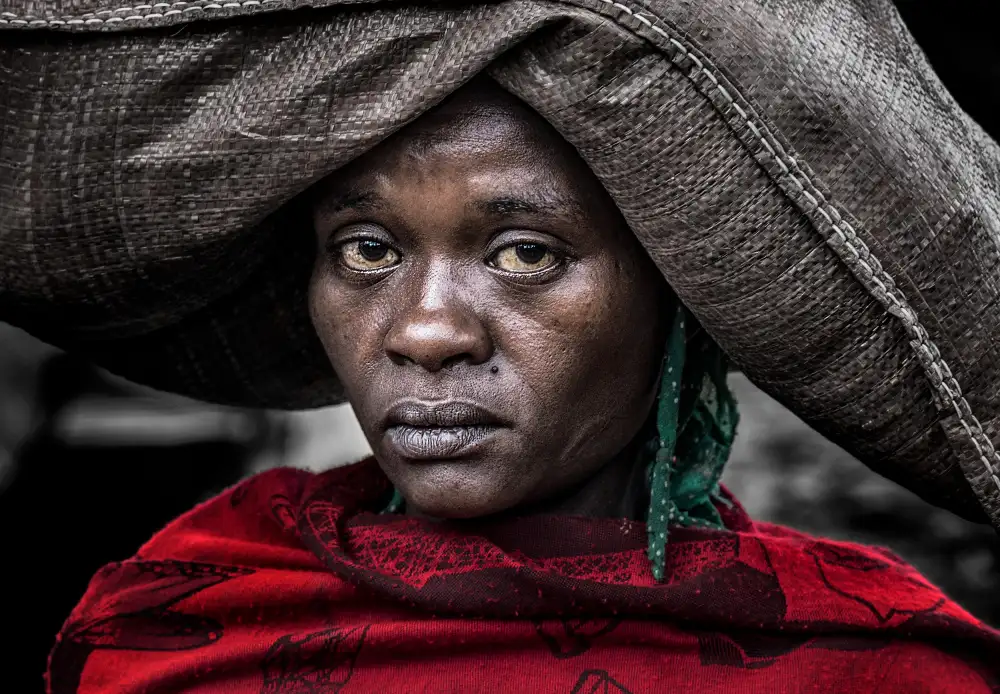 Garmendia, Inazio Joxe: Ethiopian woman back home.