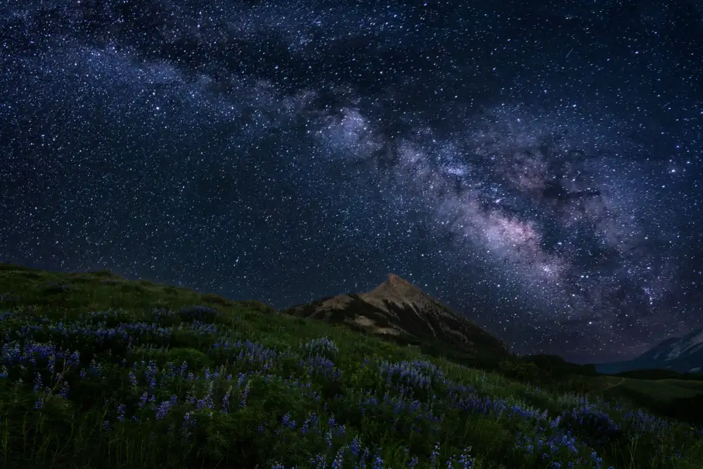 Cai, James: Night sky over a Mountain Ridge
