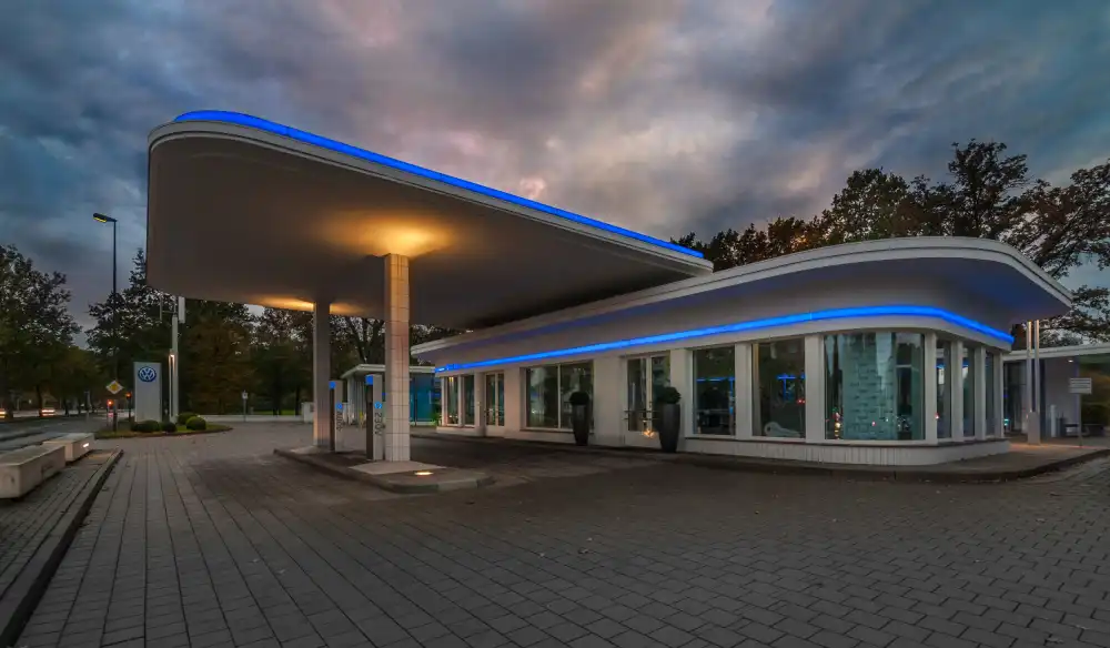 Günther, Hans: Tankstelle