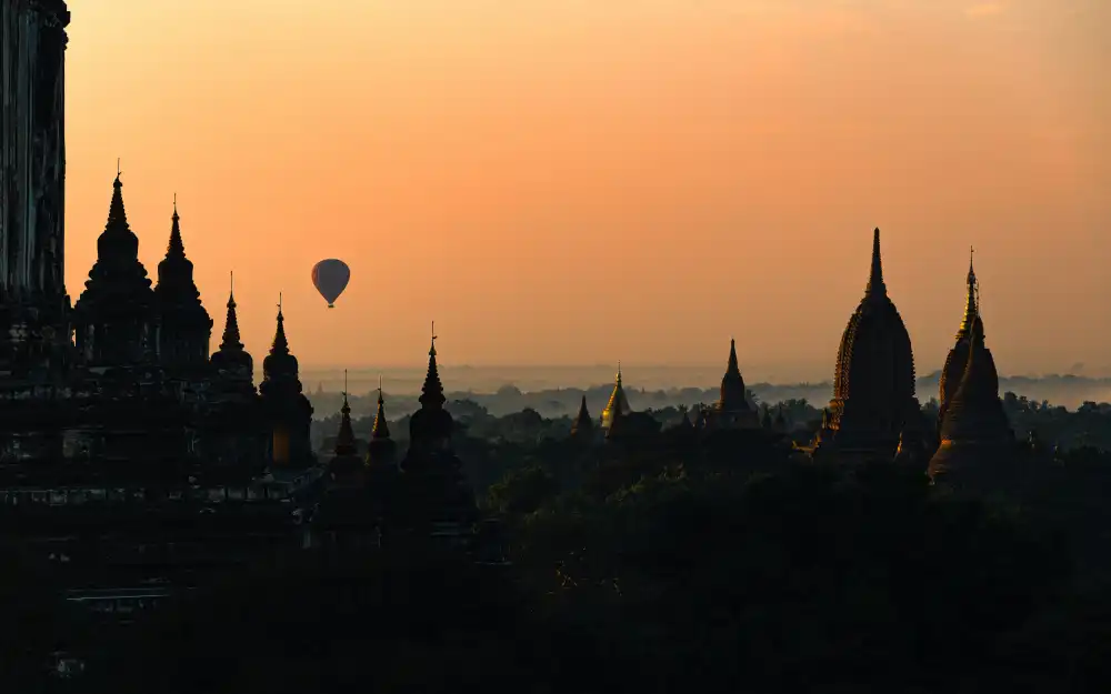 Tagliarino, Marco: Sonnenaufgang in Bagan