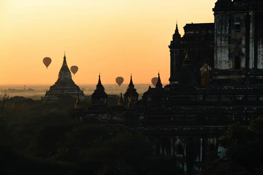 Tagliarino, Marco: Sonnenaufgang in Bagan