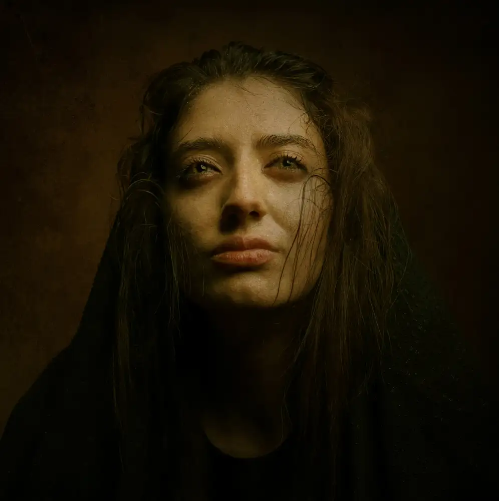 Hasheminasab, Moein: Ragazza persiana