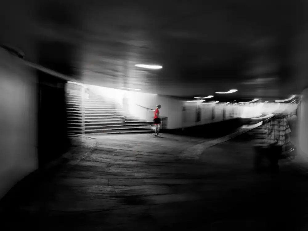 Surleac, Marius: signora in rosso