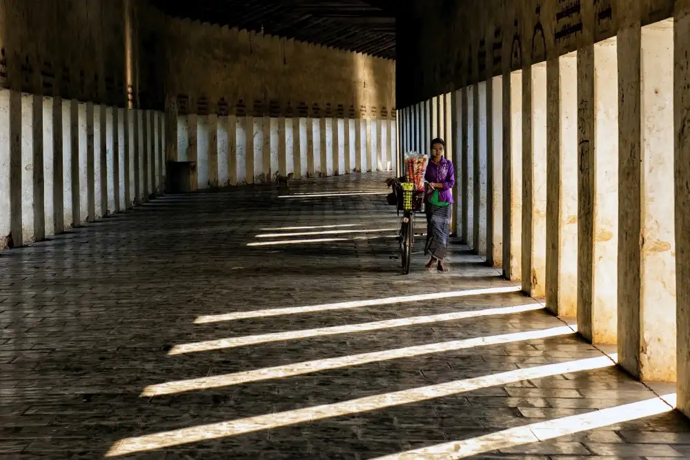 Golani, Aharon: Femme avec vélo