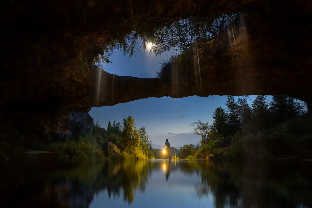 Simoon: Wassermondhöhle