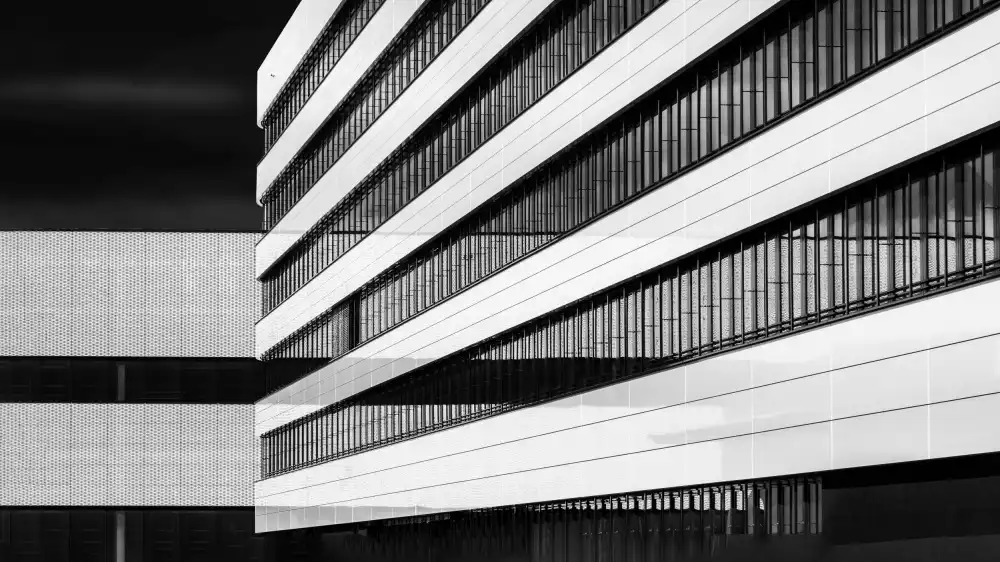 Rückert, Stephan: Industrial façade | receding lines