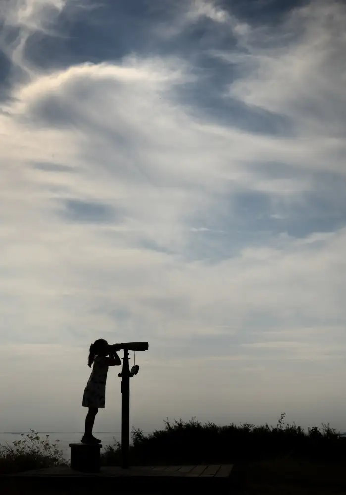 Grønkjær, Lotte: Girl and binoculars