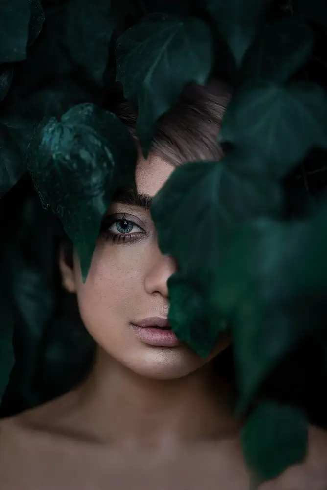 Hamedani, Ardalan: Her eye