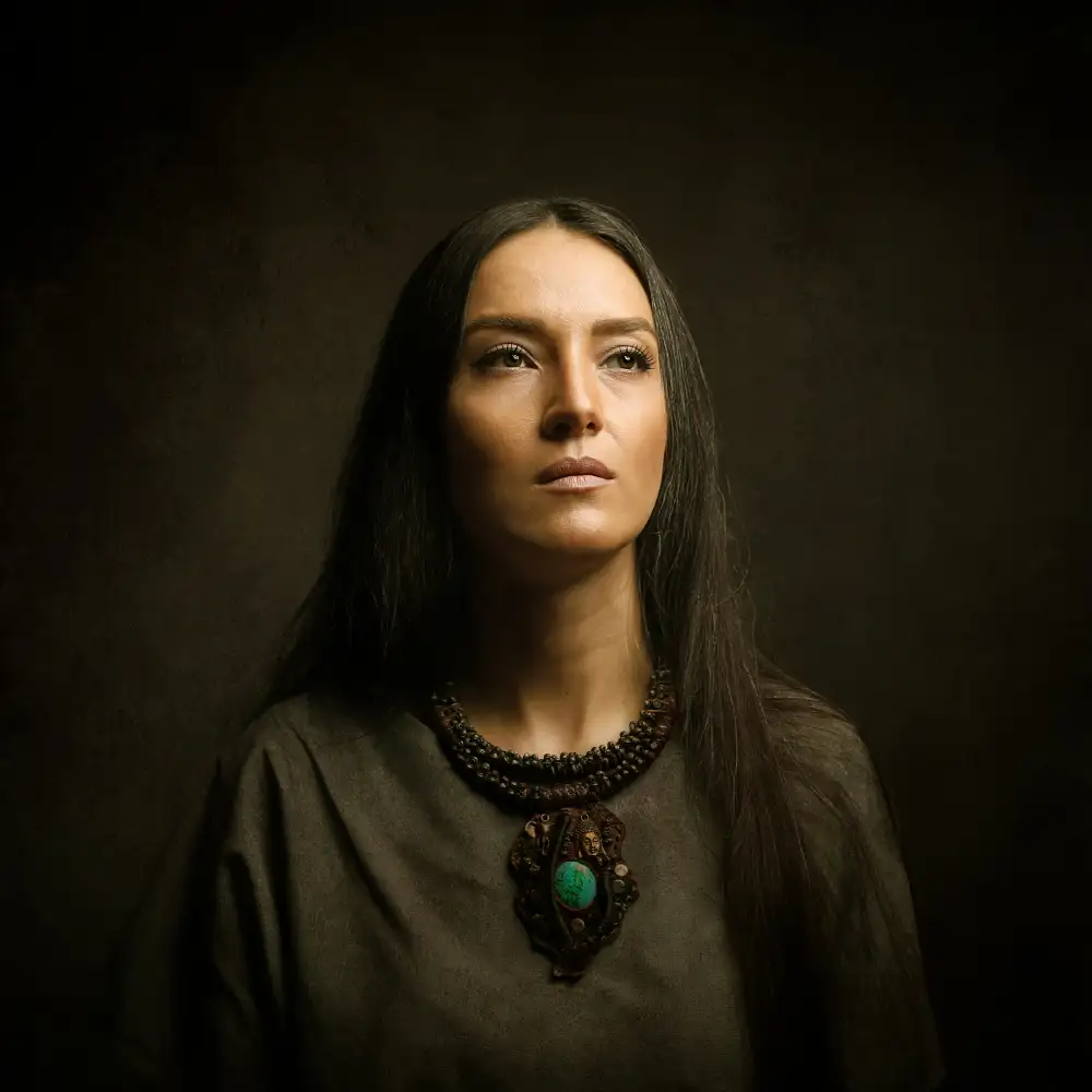 Hasheminasab, Moein: Ragazza persiana