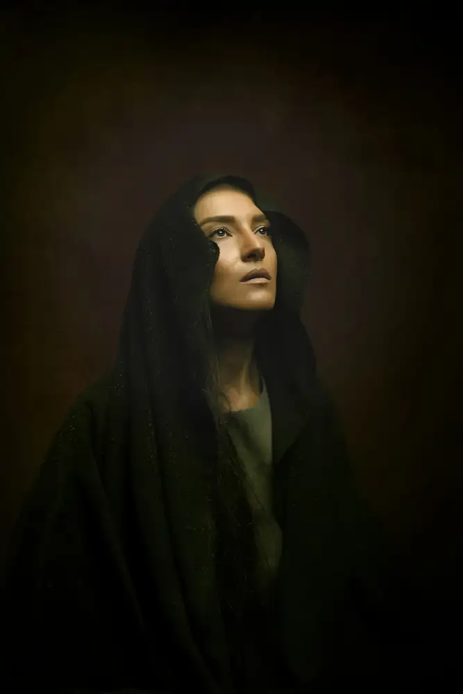 Hasheminasab, Moein: Ragazza persiana